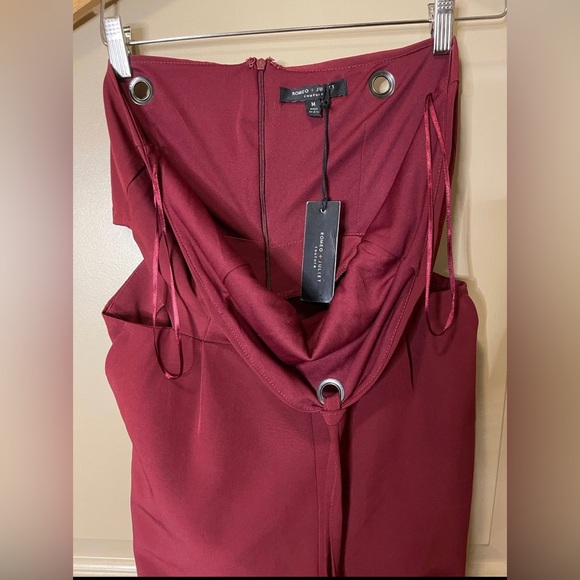 NWT NEW Romeo + Juliet Couture Peek-A-Boo Halter Jumpsuit Burgundy Cut Out - Picture 3 of 4